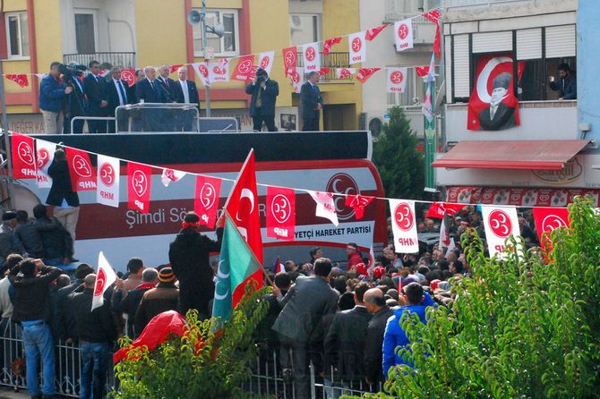 MHP LİDERi DEVLET BAHÇELİ AKHİSARLILAR İLE BULUŞTU